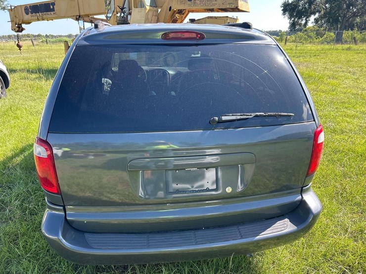 2005-dodge-caravan-image-16