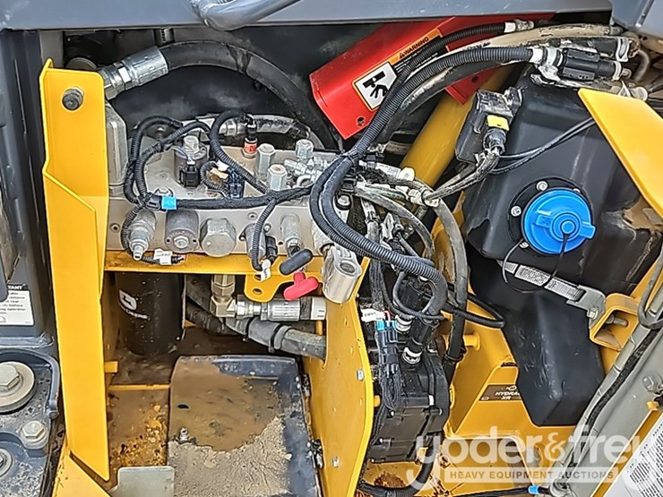 2018-deere-850k-lgp-image-44