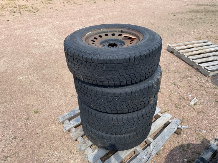 #4753-•-set-of-(4)-tires-on-rims-image-2