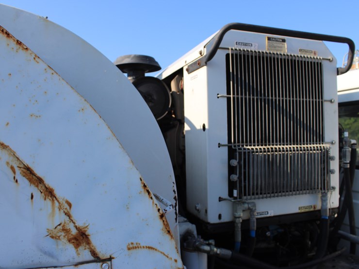 2005-freightliner-fl70-image-10