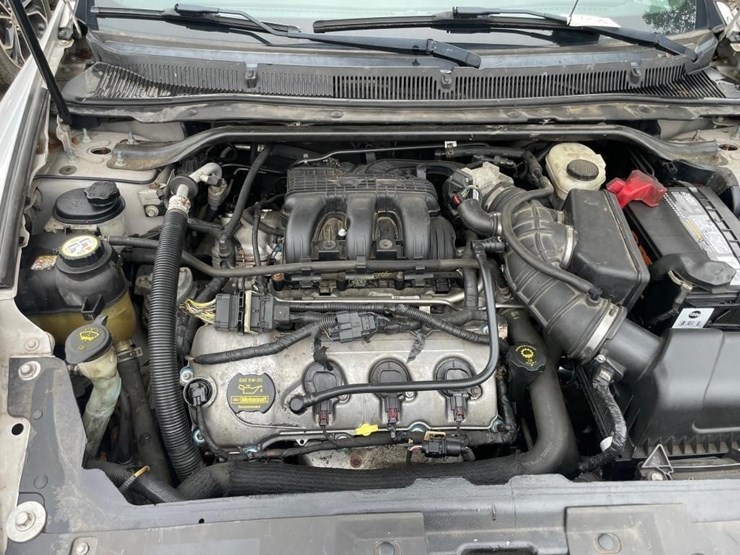 2009-lincoln-mks-car-image-17