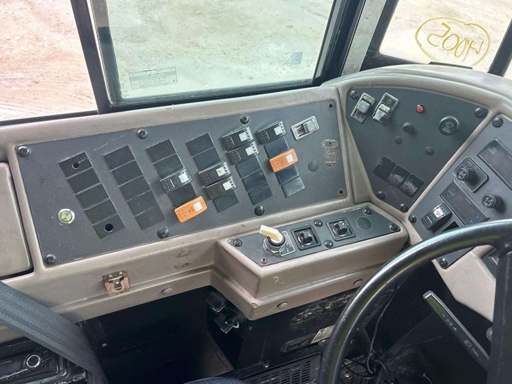2004-ic-corporation-3000ic-school-bus-image-13