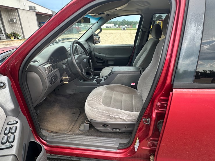 2005-ford-explorer-image-39