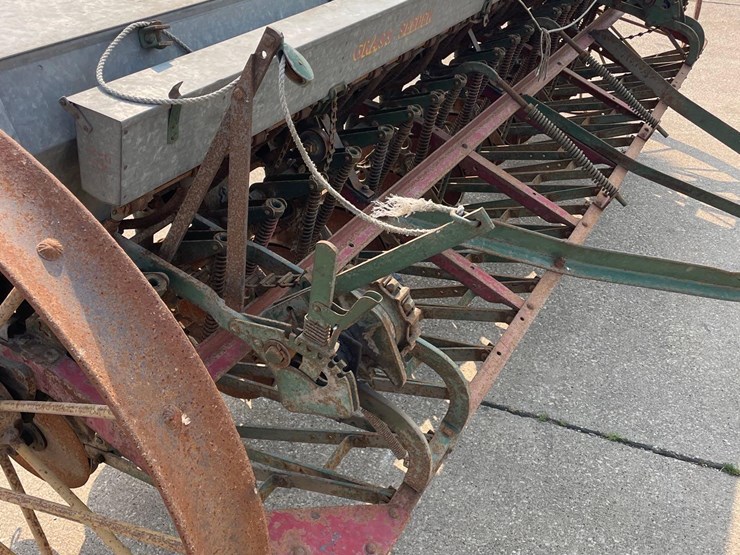 minneapolis-moline-12ft-steel-wheel-grain-drill-image-11