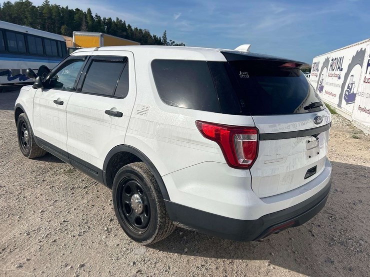 2017-ford-explorer-image-4