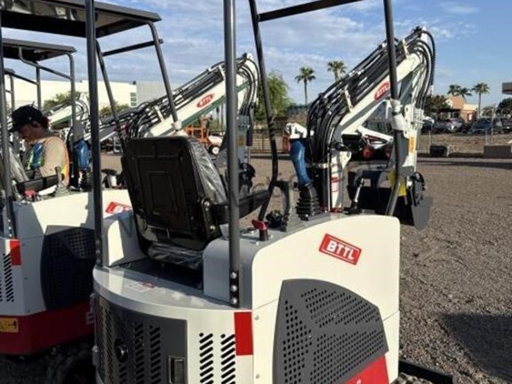 battler-et15h-6-mini-excavator-image-4