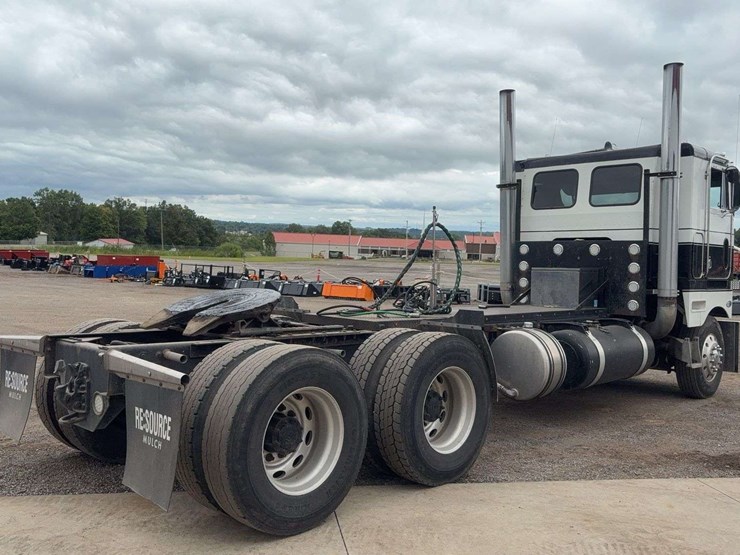 1997-peterbilt-362-image-3