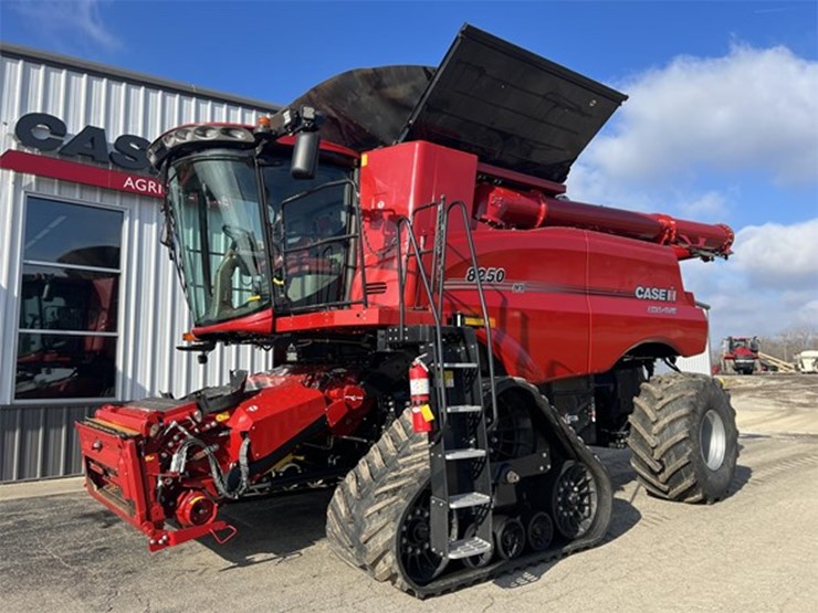2022-case-ih-8250-image-1