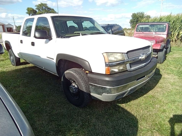 2004-chevrolet-2500hd-image-1