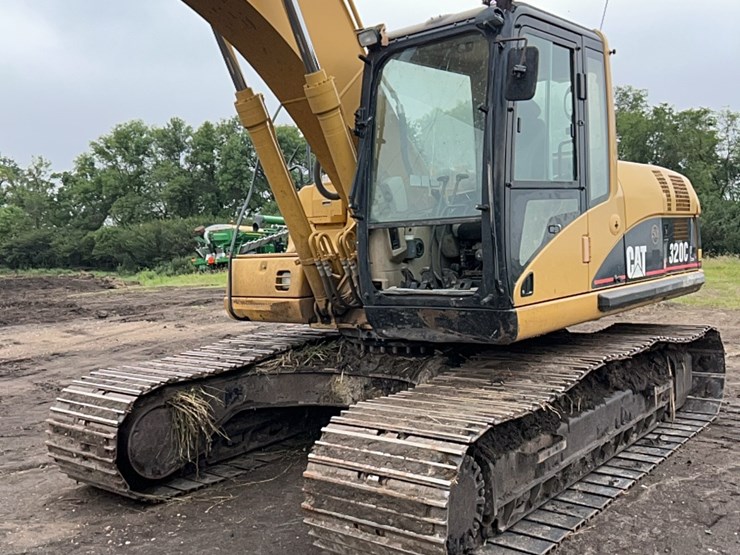 caterpillar-320-image-22