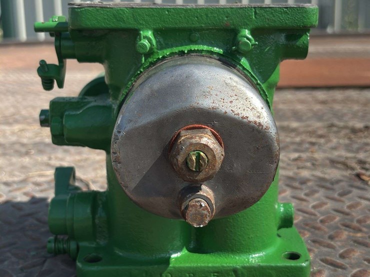 marvel-schebler-dltx-95-carburetor-image-1