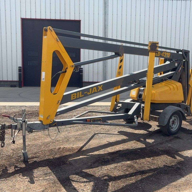 BilJack XLB Tow Behind Man Lift