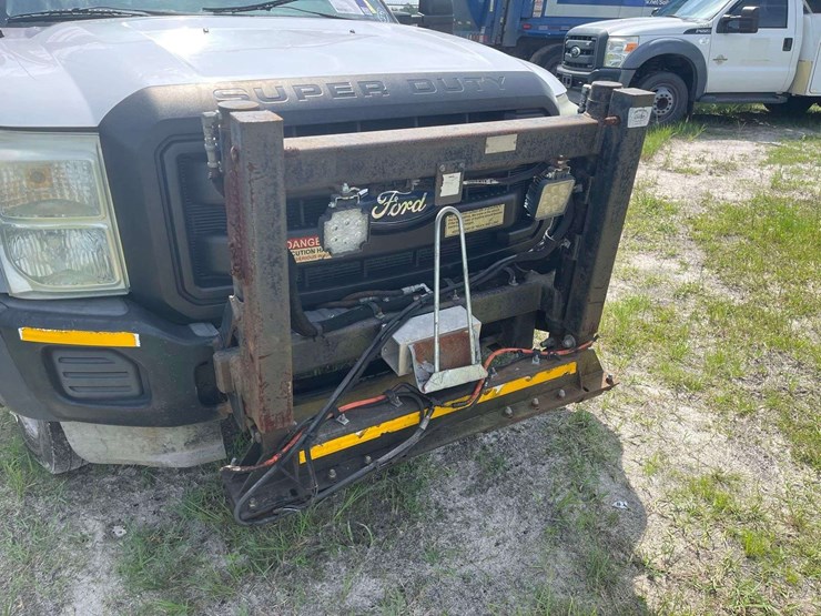 2011-ford-f550-image-25