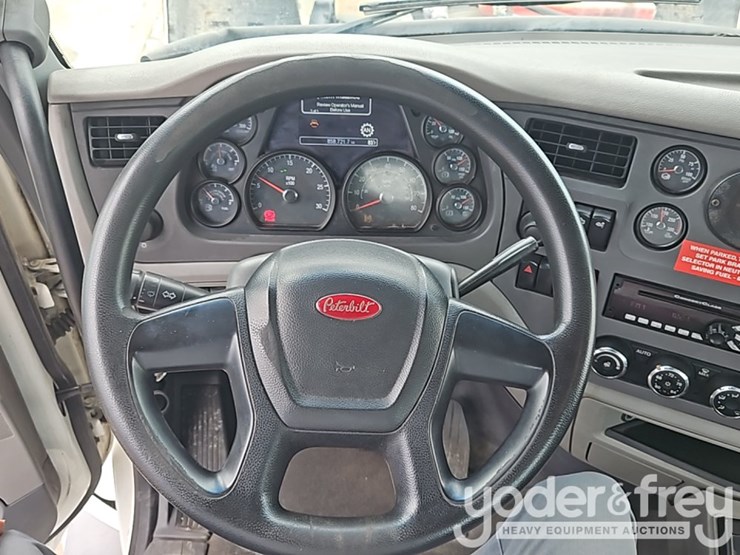 2015-peterbilt-579-image-37