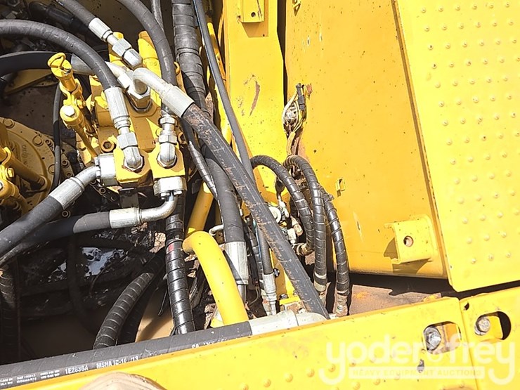 2021-caterpillar-349-image-71