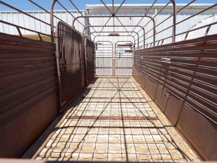 24'-gooseneck-livestock-trailer-image-5