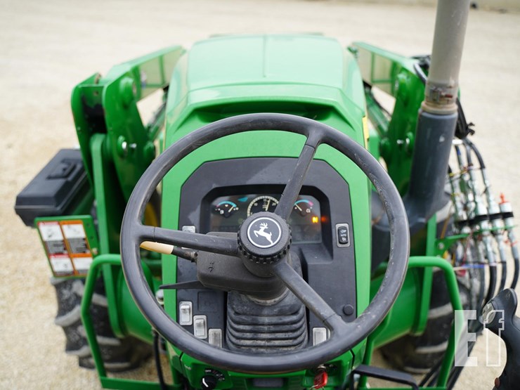 2013-john-deere-5100e-image-39