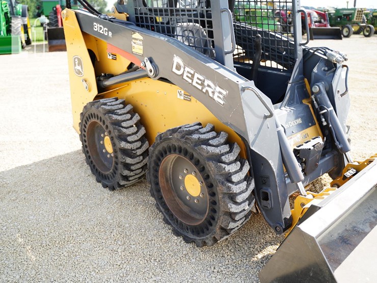 2018-deere-312gr-image-14