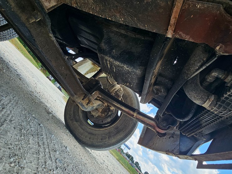 2002-freightliner-fl70-image-41