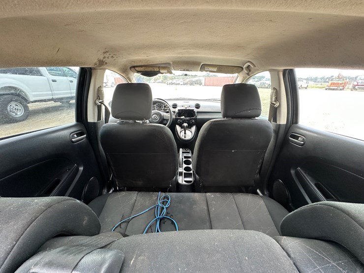 #22813-•-2012-mazda-2-image-21