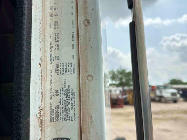2016-(inoperable)-freightliner-sd122-image-13