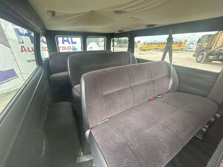 2001-dodge-ram-wagon-3500-passenger-van-image-25