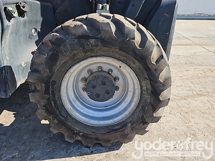 2018-jlg-1055-image-15