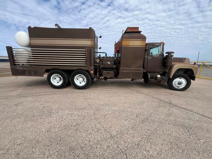 1982-mack-rd685s-image-3