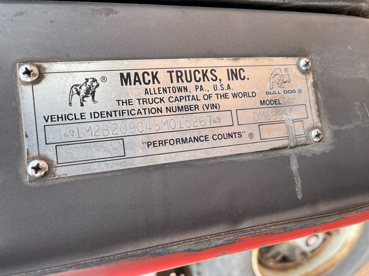 #4728-•-1995-mack-tri-axle-water-tank-truck-(has-wi-title)-image-84