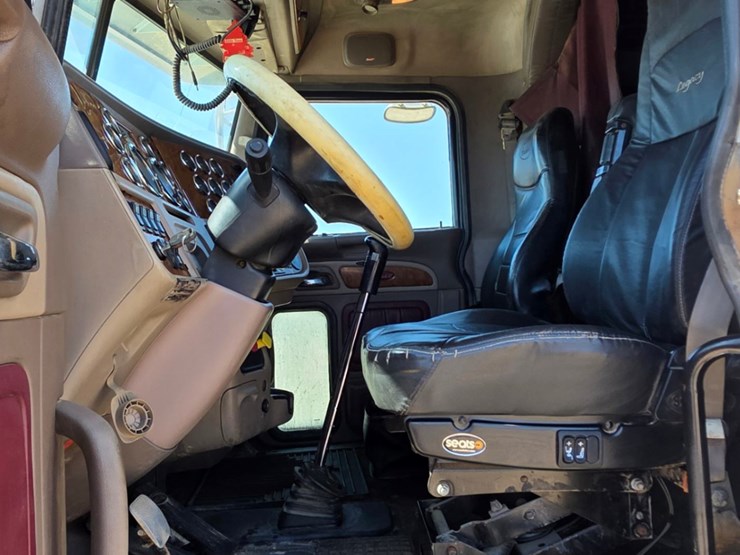 2007-peterbilt-379-image-4