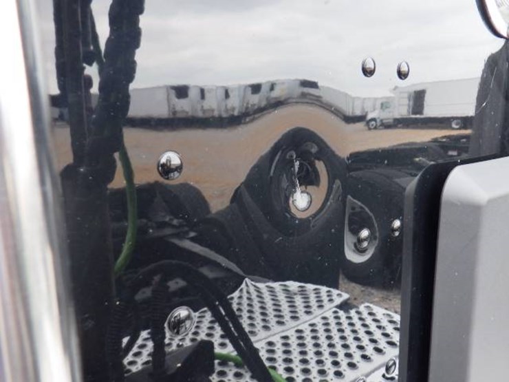 2022-kenworth-t680-image-11