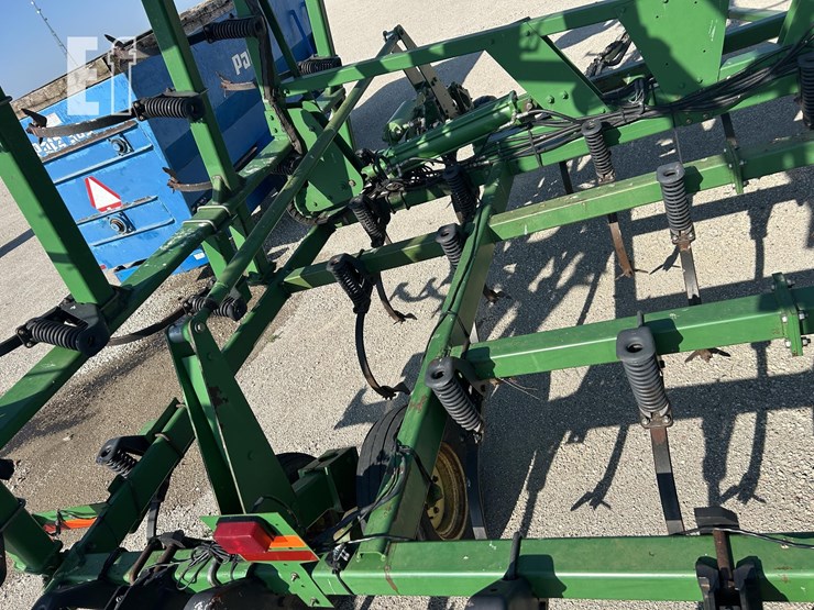 2004-john-deere-2210-image-30