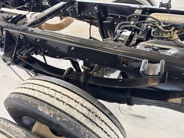 2017-ford-f550-image-11