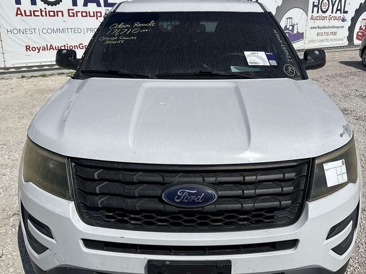 2016-ford-explorer-image-28