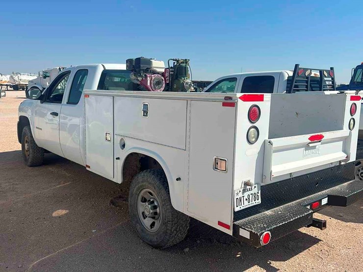 2010-chevrolet-silverado-3500-image-6