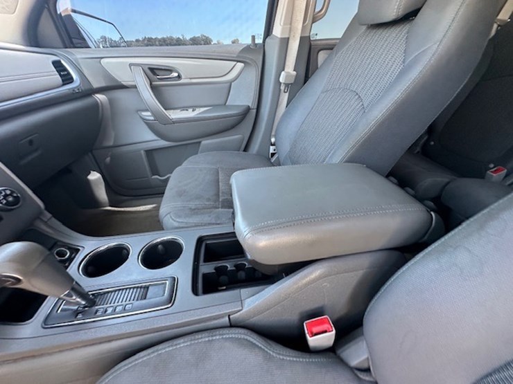2016-chevrolet-traverse-ls-image-45