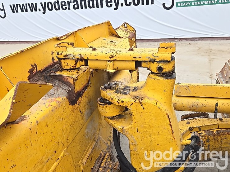 2020-komatsu-d61px-24-image-31