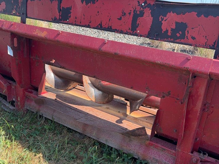 ih-983-8-row-corn-head-image-7