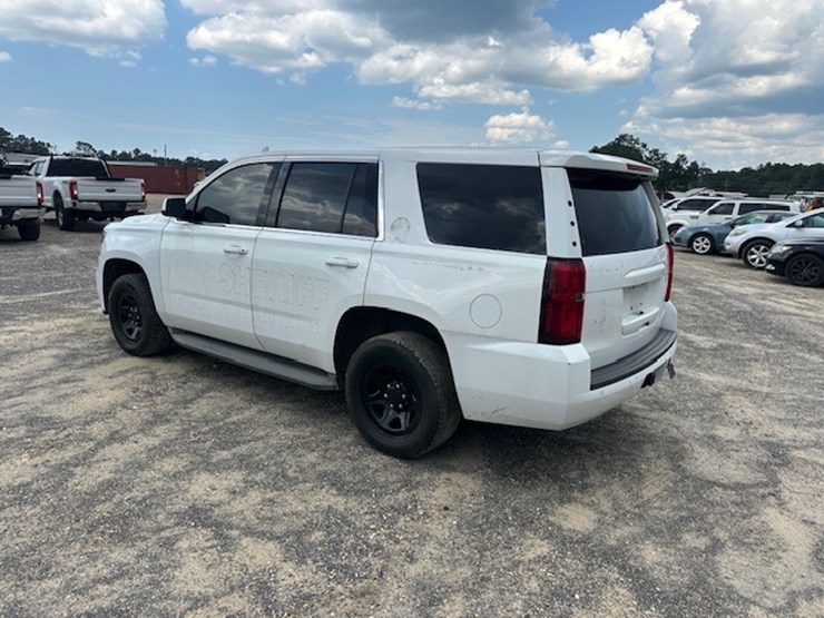 2015-chevrolet-tahoe-image-4