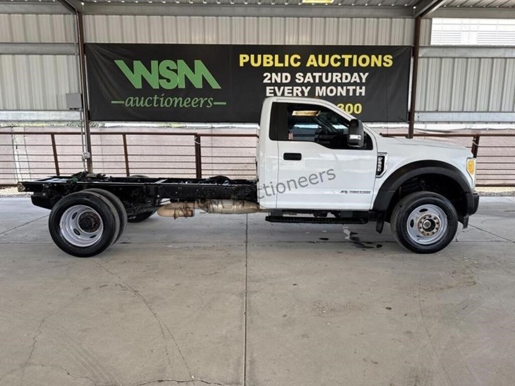 2017-ford-f550-image-1