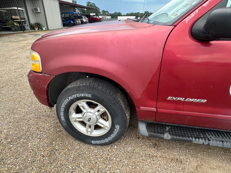 2005-ford-explorer-image-13