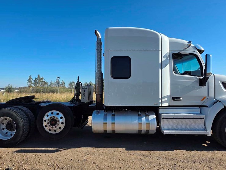 2020-peterbilt-567-image-5