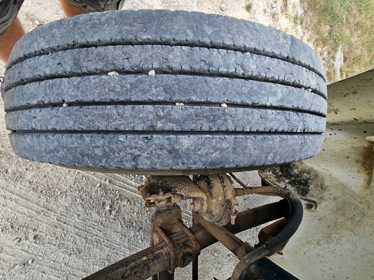 2002-freightliner-fl70-image-43