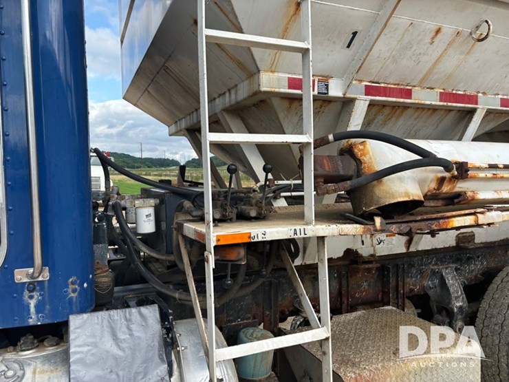 1998-peterbilt-385-image-47