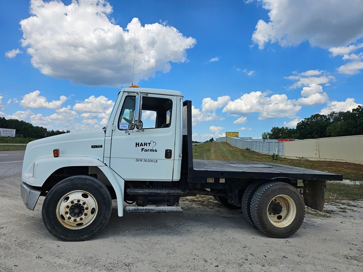 2002-freightliner-fl70-image-5