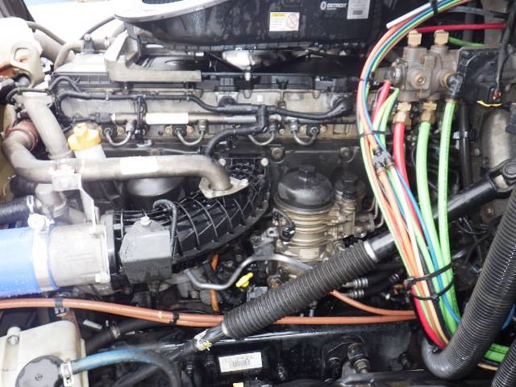 2020-freightliner-cascadia-126-image-17