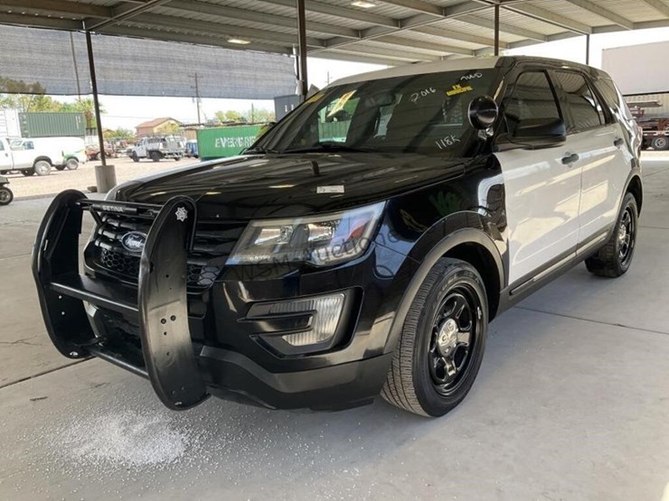 2016-ford-explorer-image-4