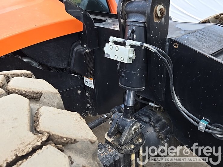 2019-jlg-1055-image-26