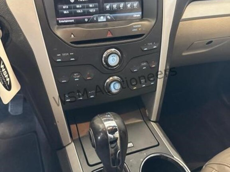 2011-ford-explorer-xlt-image-19