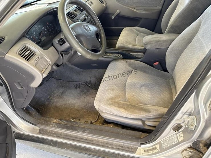 2001-honda-accord-sdn-image-21